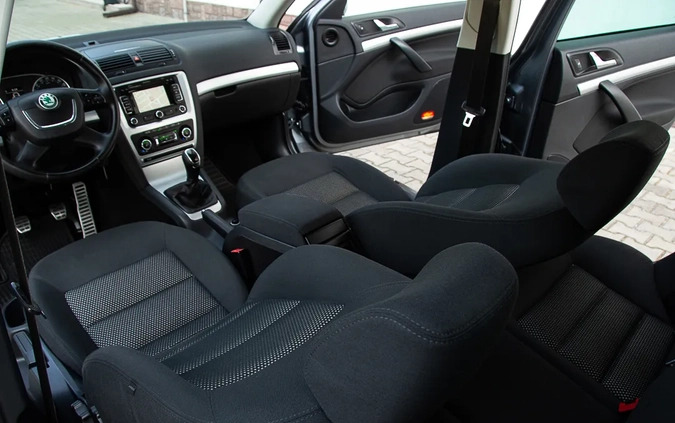 Skoda Octavia cena 29900 przebieg: 318000, rok produkcji 2012 z Kłodawa małe 562